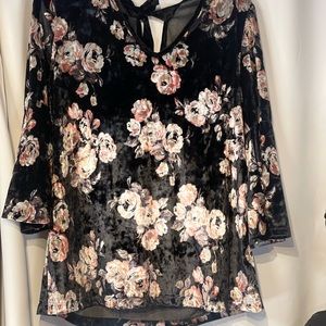 Tribal Jeans. Soft Black Top with Flowers, ¾, Flared Sleeve, NWT